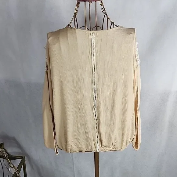 gimmicks Size M Lace & Embroidery Top - Picture 8 of 10